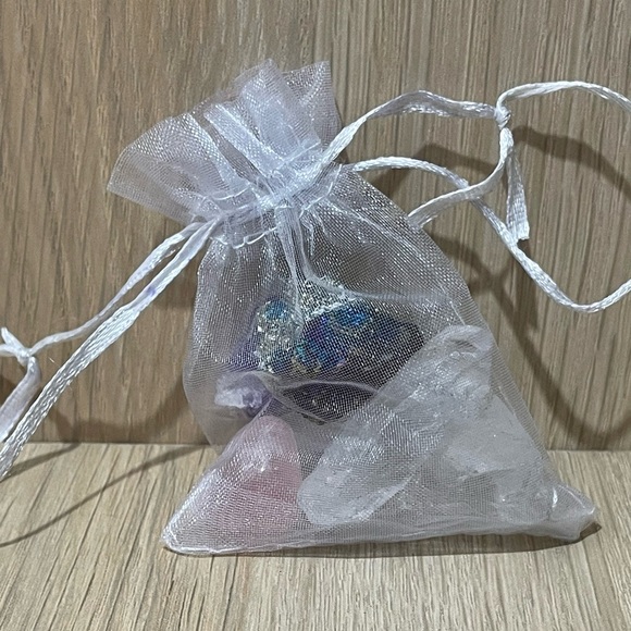 Assorted crystals including amethyst geode and small quartz crystal. - Picture 5 of 5